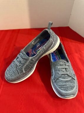 Skechers Heathered Gray Slip-On Memory Foam Sneakers Size 6